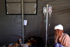 Injured victims receive treatment outside Tanjung Hospital in North Lombok on Aug. 8, 2018. JP/Seto Wardhana
