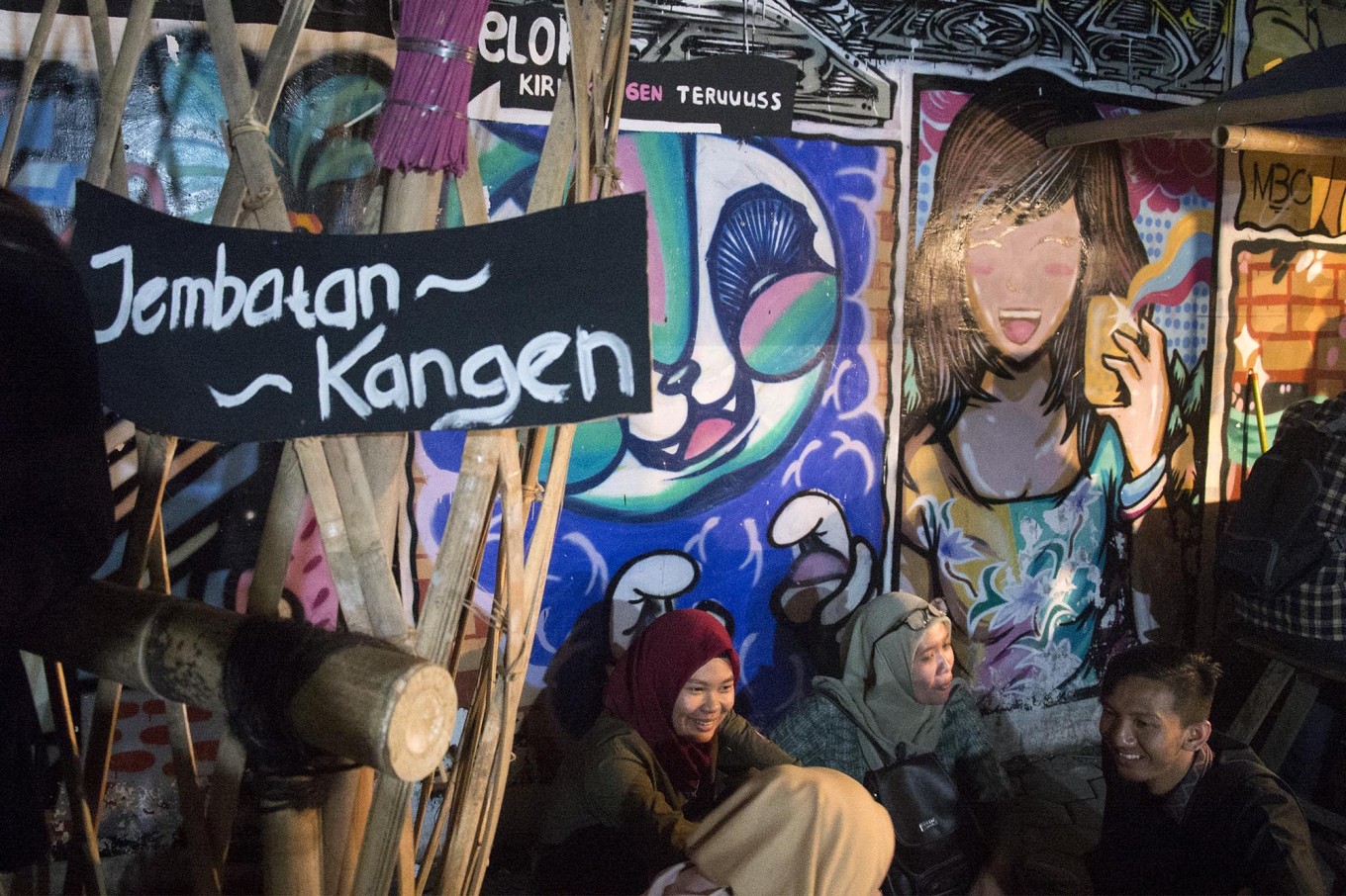 Young people enjoy Kangen Market in Yogyakarta. JP/Tarko Sudiarno