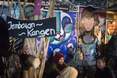 Young people enjoy Kangen Market in Yogyakarta. JP/Tarko Sudiarno