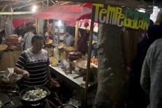 The sign for a fried tempeh seller named “Tempe Galak”, literally translating to fierce tempeh. JP/Tarko Sudiarno
