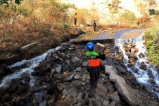 ACT K9 team prepares for a search and rescue operation on a landslide in Dompu Indah village, Kayangan district, North Lombok, on Thursday Aug. 9, 2018. Some villagers are still missing following a landslide caused by a magnitude-7.0 earthquake on Sunday. JP/Seto Wardhana