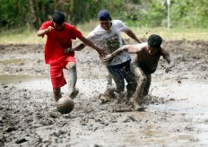 Young men fight in a mud soccer to commemorate Independence Day. JP/Boy T. Harjanto