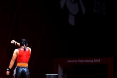Disappointed: Indonesian lifter Agustiani Sri Wahyuni looks dejected after failing to lift her weight during the 48-kilogram women's weightlifting competition. JP/ Seto Wardhana