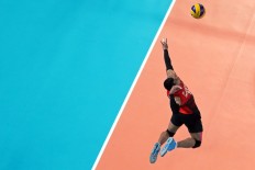 Indonesia's Maulana Aji makes serves during the men’s volleyball quarterfinal match against South Korea. JP/Seto Wardhana
