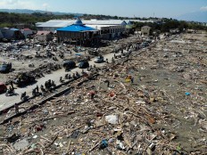 Earthquake survivors search for useable items among the debris in Palu, Indonesia's Central Sulawesi on October 1, 2018, after an earthquake and tsunami hit the area on September 28. The death toll from the Indonesian quake-tsunami nearly doubled to 832 but was expected to rise further after a disaster that has left the island of Sulawesi reeling. AFP/Jewel Samad