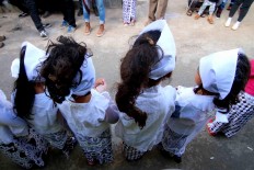 Girls with matted hair line up prior to the haircutting ritual. JP/Maksum Nur Fauzan