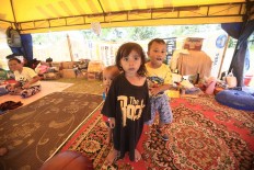 Children play in a shelter in front of the Darussalam Grand Mosque on Friday, October 5, 2018. According to the BNPB, a total of 70,821 evacuees are staying in 141 shelters. JP/Dhoni Setiawan
