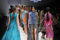 Models present creations from Australian aboriginal art centers and Novita Yunus at Jakarta Fashion Week 2019 in Senayan City, Jakarta, on Saturday, October 20, 2018. JP/Vellen Augustine
