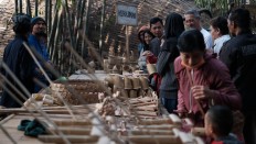  Visitors browse through bamboo crafts that are on display at the market. JP/P.J.Leo