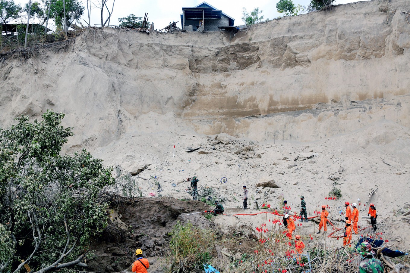 Putting quakes on spatial maps