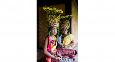 Dedication: Young women prepare to take part in the sacred rejang dance at Jasri village, Abang district, Karangasem regency, which is held a day after Bali observes Kuningan. JP/ Agung Parameswara
