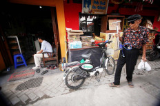 The exterior of Basiran’s “kembang waru” store. JP/Boy T. Harjanto