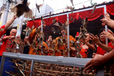 Be free: Doves are released in Surakarta, Central Java, as part of the Pao Oen ritual at the Tien Kok Sie temple. JP/Maksum Nur Fauzan