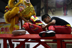 Two boys practice getting over the wooden hurdles at the temple to avoid possible injuries. JP/Aman Rochman