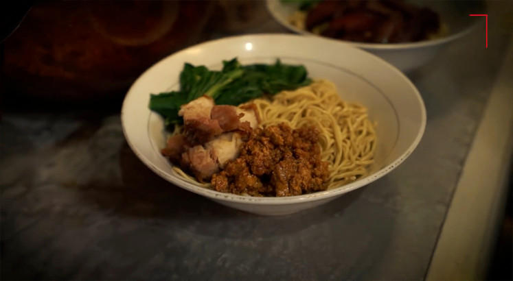 Jakpost guide to Tirta Lie’s favorite non-halal bakmi places