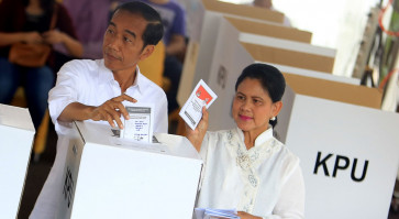 President Jokowi, first lady vote in Gambir