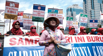 More white collar workers join Labor Day