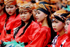 Students await their turn to perform. JP/Ganug Nugroho Adi
