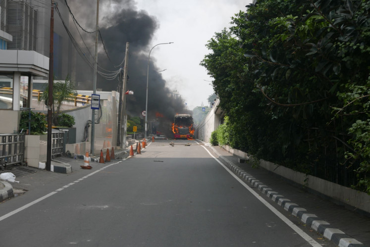 Jakarta riot: Street unrest reaches Slipi in West Jakarta
