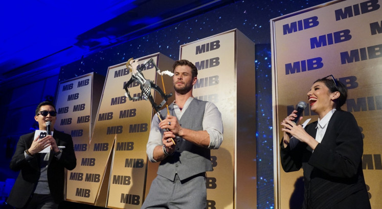 ‘Bagus sekali': Chris Hemsworth greets fans in Bali