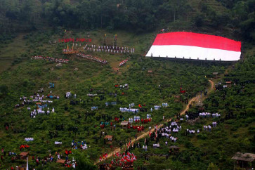 Giant national flag hoisted in Sumilir valley
