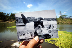 An evacuation of the aircraft’s remains was conducted when river’s water debit was high due to rainfall the day before. JP/Boy T. Harjanto