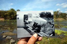 Emergency bamboo bridge was built to help removal of the plane’s body. JP/Boy T. Harjanto