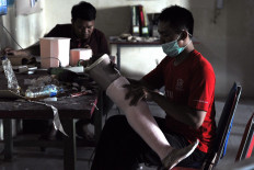 A resin prosthetic is given a coating to protect it from impacts. JP/Magnus Hendratmo