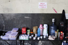 The Waste Analysis and Characterization Study and Brand Audit organizing committee from the YPBB emphasizes the spirit to reduce waste, including when serving food and drink. JP/Arya Dipa