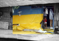 Before painting, several houses are first covered with plastic sheets. JP/Boy T Harjanto

