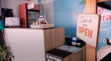 Food, beverage vendors benefit from passenger crowds at MRT stations