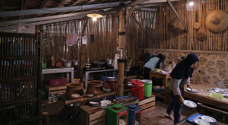 Urbanites find comfort in nature, rarely found traditional food