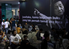 Quotations from the late theater maestro and poet WS Rendra at the festival’s entrance gate. JP/Tarko Sudiarno