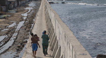 Coastal wall project races to protect sinking Jakarta against ‘king tide’ 