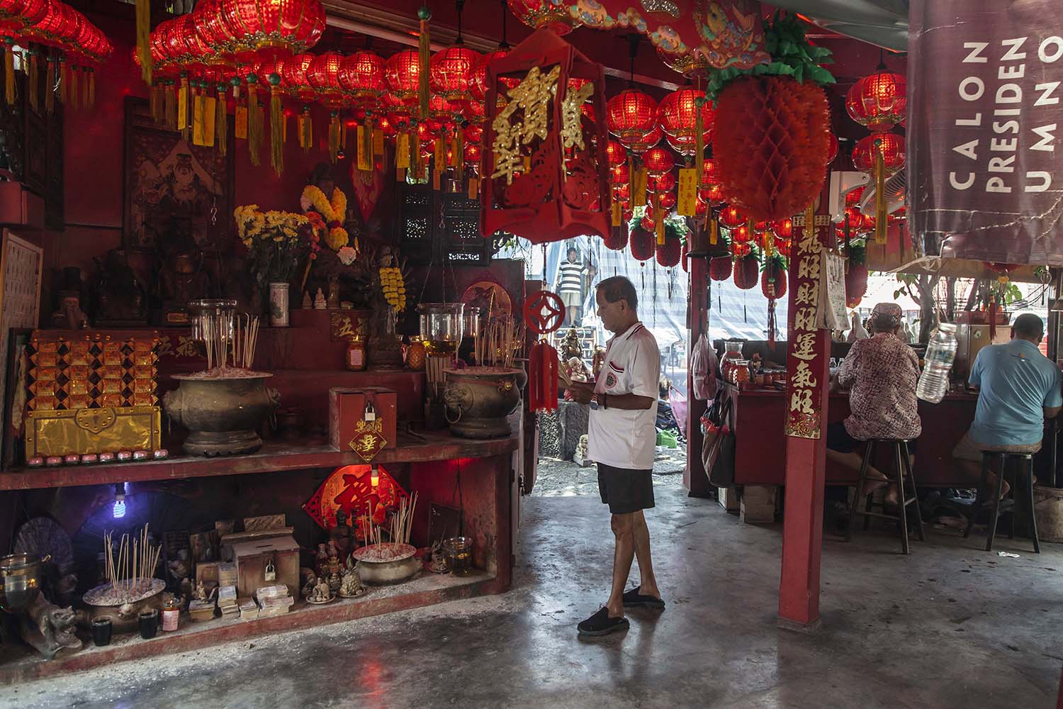 Located on Queen Street, the Sri Mahamariamman Temple in George Town is the oldest Hindu temple in Penang. Built in 1833, the temple features sculptures of gods and goddesses over its main entrance and on its facade. JP/Irene Barlian