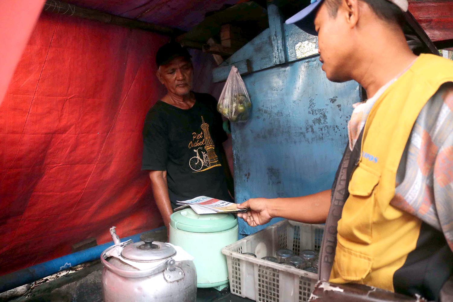 Most of the loyal customers are seniors. JP/Maksum Nur Fauzan