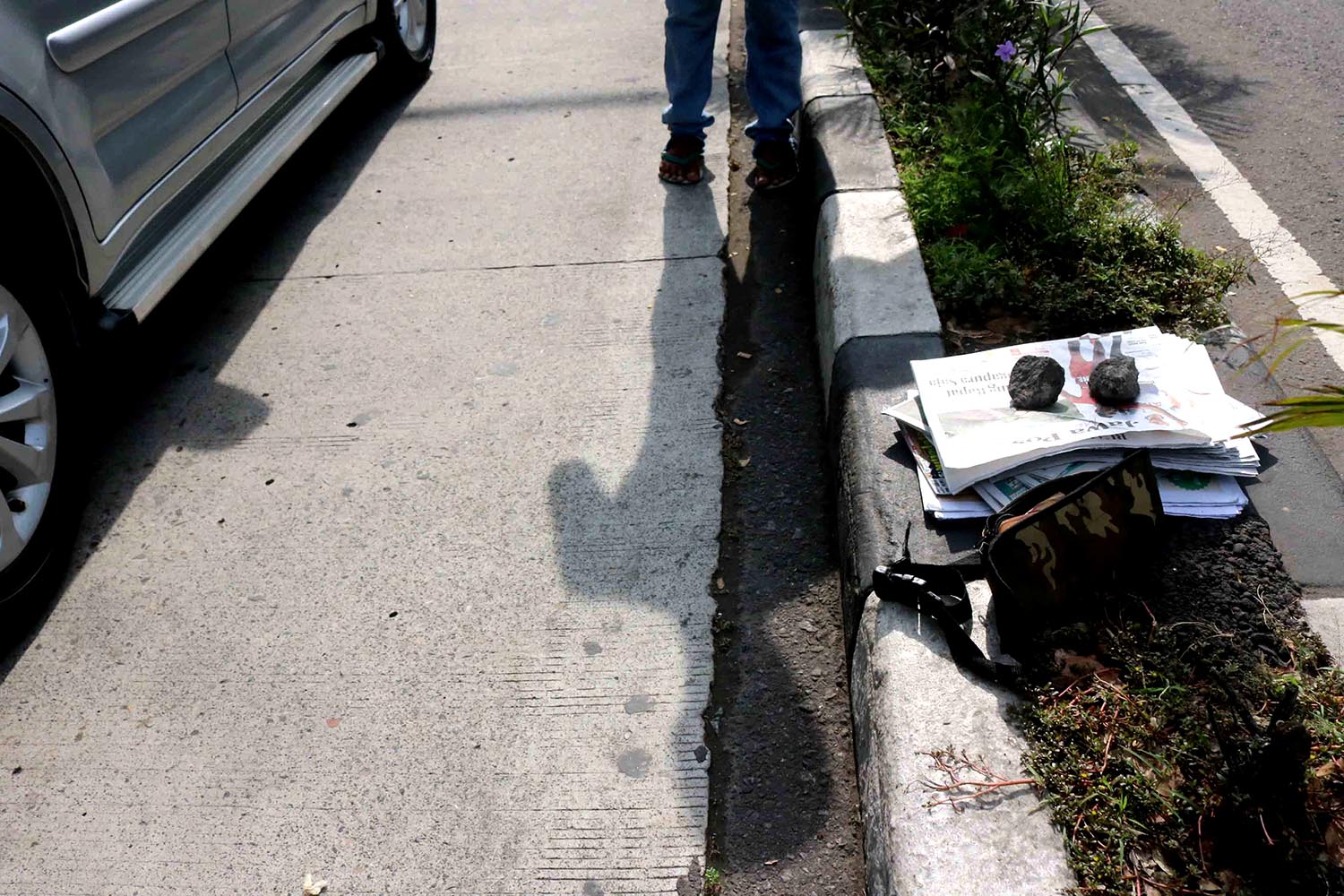 Unsold newspapers are placed on a road divider. JP/Maksum Nur Fauzan