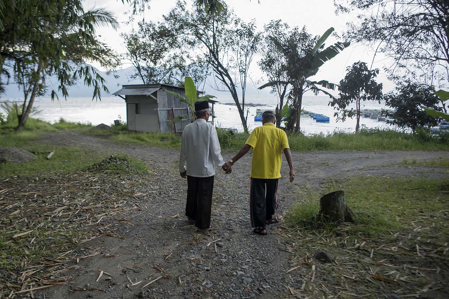 Imam spends leisure time with fellow silat artists. JP/Ramadhani