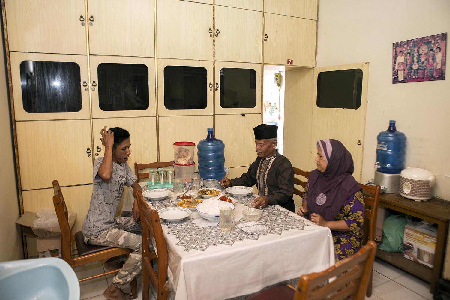 Upon learning silat, it is not unusual for a student to become a member of the teacher’s family. JP/Ramadhani