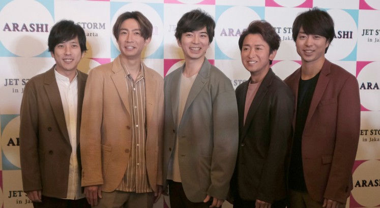 Arashi makes brief stop in Jakarta on quick anniversary tour