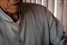 The hair of a customer on Suhardi’s safari suit, his daily work “uniform”. JP/Anggertimur Lanang Tinarbuko