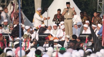 212 rallygoers back away from Prabowo, turn to Anies