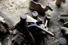 The many axes and tools Sriyono uses. JP/Magnus Hendratmo