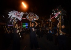 Several children perform the leang leong (Chinese dragon dance). JP/ Aman Rochman