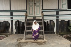 Princess Puan Aciak Sariana sits in front of the palace of King Siguntur, one of the ancient palaces in Dharmasraya still in existence. JP/Ramadhani