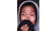 Hopeless: A landslide survivor cries at an emergency shelter in Sukajaya, Bogor, West Java, on Sunday. Thousands of Sukajaya residents are displaced as a result of floods and landslides. Antara/Akbar Nugroho Gumay
