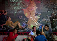 The temple’s caretakers chat during a break from work. JP/Bismo Agung