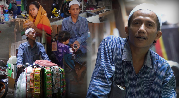 Meet Slamet, a vendor from Kampung Starling who sells coffee from his bike