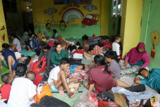Safe space: Local residents gather in a shelter inside a school in Bendungan Hilir, Central Jakarta. JP/Dhoni Setiawan