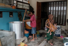 Hakim runs the business with his wife, with whom he has two children. His wife sells the tempeh Hakim produced at a nearby market. JP/ Anggara Mahendra
